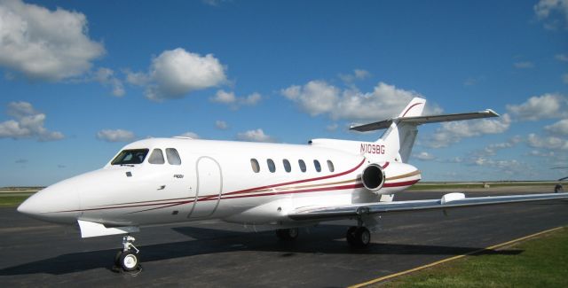 Hawker 700a N109BG