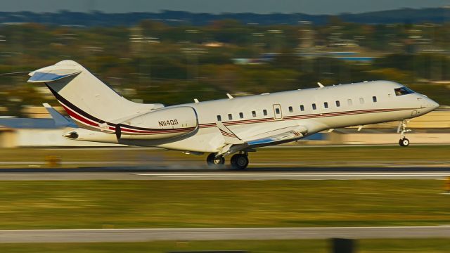 Global 5000 N114QS