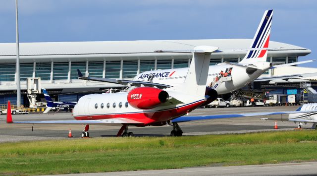 Gulfstream GV N120LW