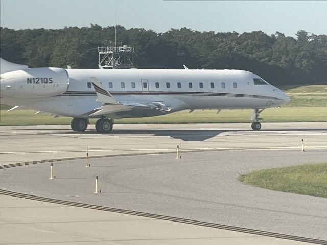 Global 5000 N121QS