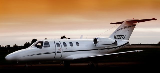 Citation CJ1 N1327J