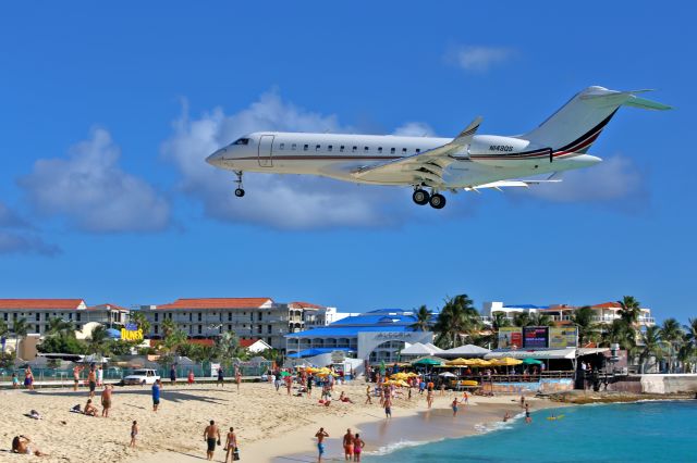 Global Express / 5000 N143QS