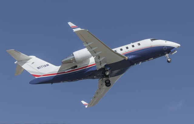 Challenger 604 N171AM