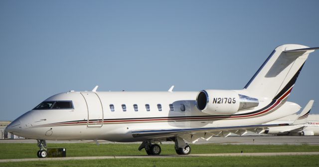 Challenger 604 N217QS