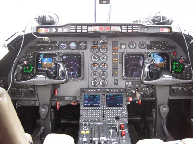 Beechjet 400A N233MW