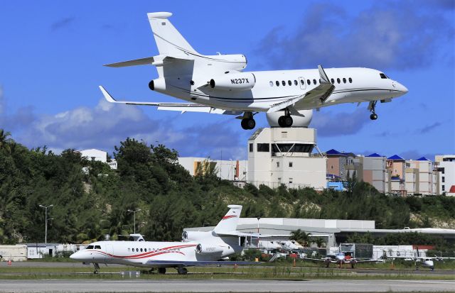 Falcon 7X N237X