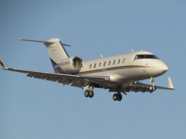 Challenger 604 N239QS