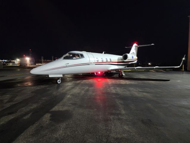 Learjet 55 N257SJ