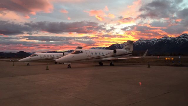 Learjet 55 N277AL