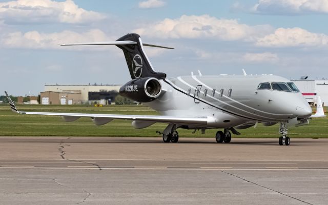 Challenger 300/350 N320JE
