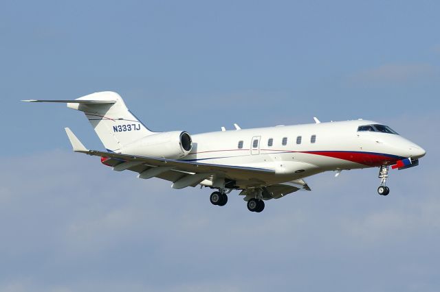 Challenger 300/350 N3337J