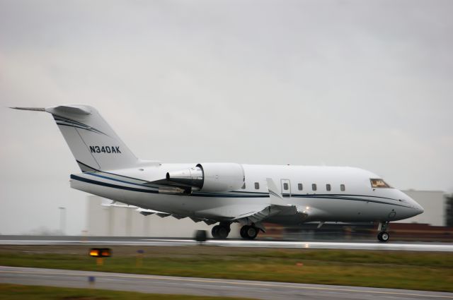 Challenger 604 N340AK