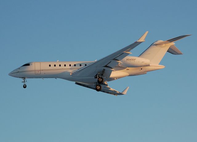 Global Express / 5000 N343DF