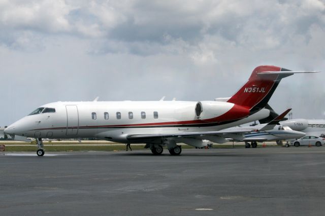 Challenger 300/350 N351JL