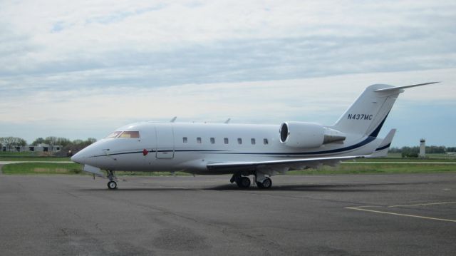 Challenger 604 N437MC