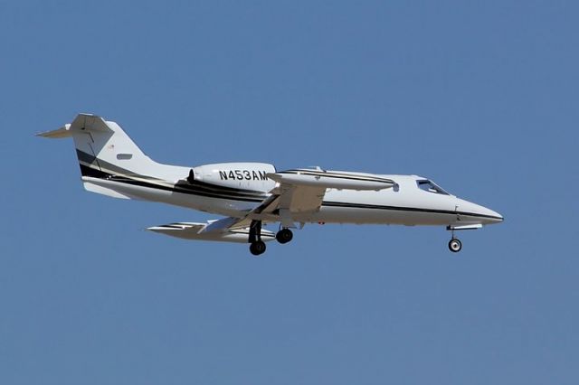 Lear 35 N453AM