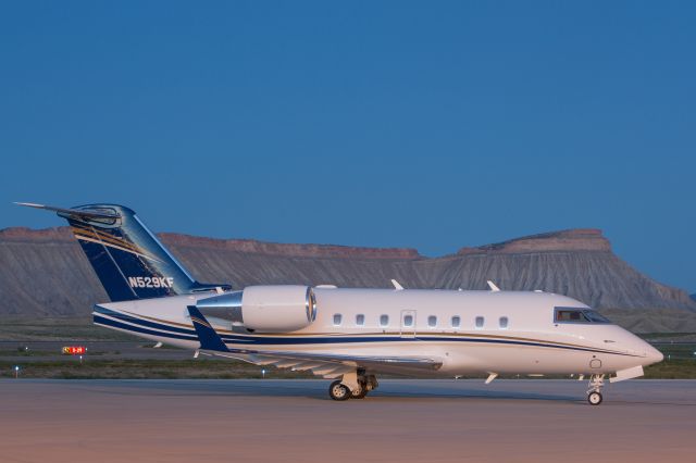 Challenger 604 N529KF