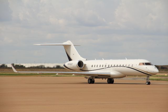 Global Express / 5000 N555DT