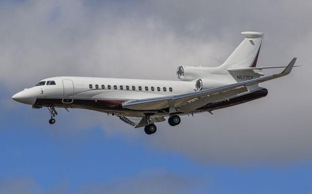 Falcon 7x N577CF