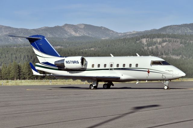 Challenger 604 N579RS