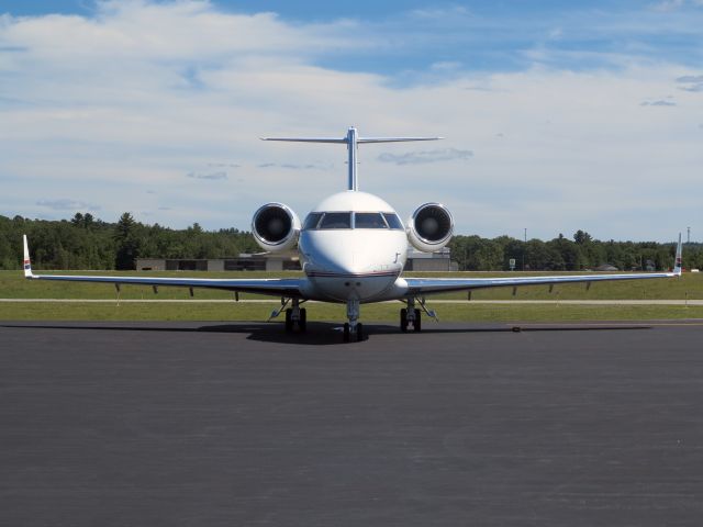 Challenger 604 N57MH