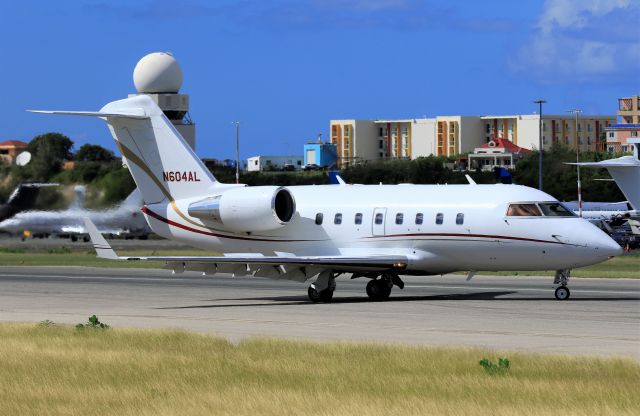 Challenger 604 N604AL