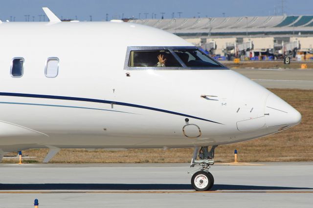 Challenger 604 N605JM