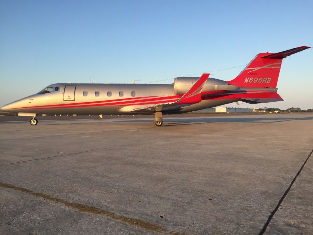 Learjet 60 N696RB