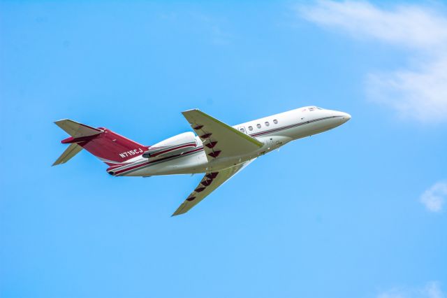 Hawker 4000 N715CJ