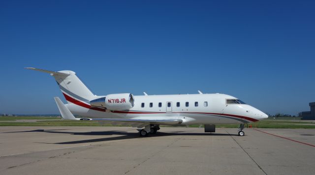 Challenger 604 N716JR