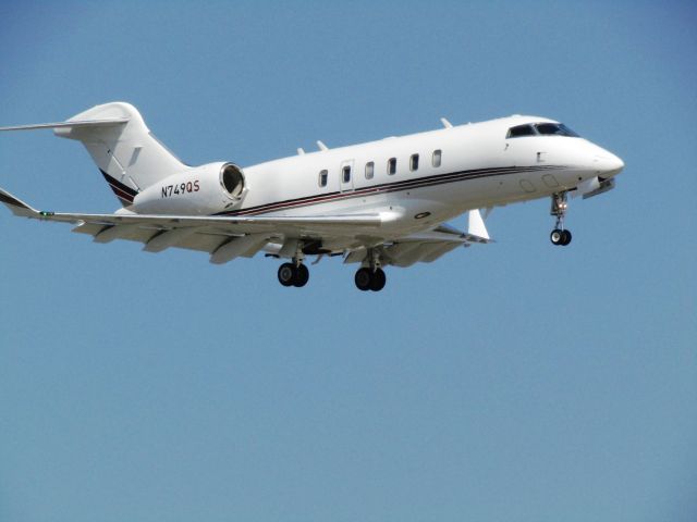 Challenger 300/350 N749QS