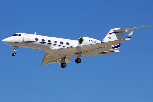 Gulfstream GIV N74GG