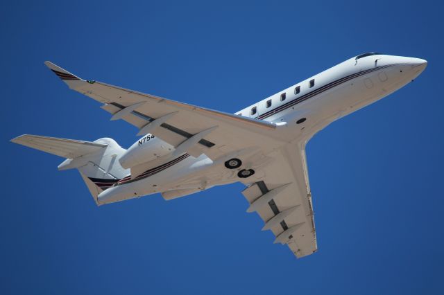 Challenger 300/350 N754QS