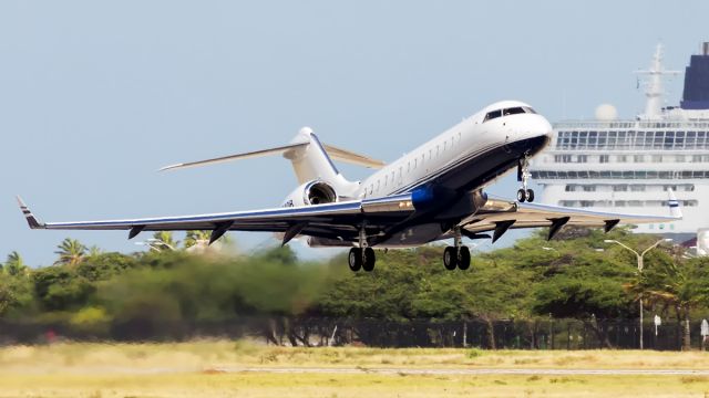 Global Express / 5000 N764DB