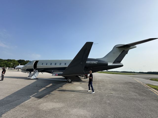 Challenger 300/350 N808NC