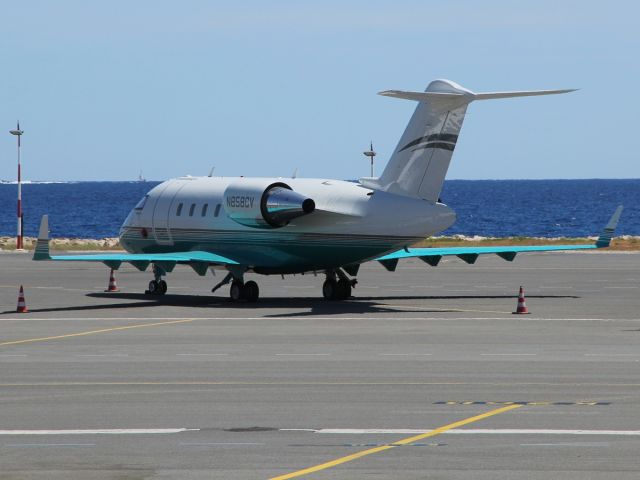 Challenger 604 N858CV