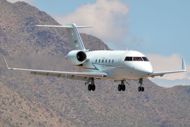 Challenger 604 N86