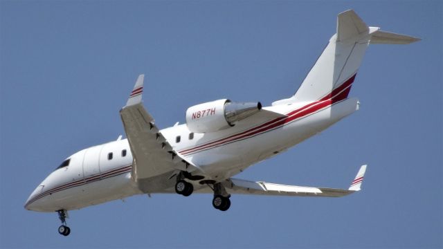 Challenger 604 N877H