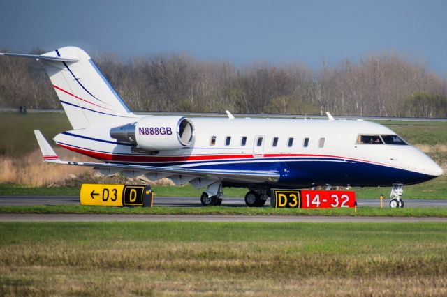 Challenger 604 N888GB