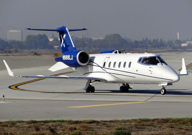 Learjet 60 N888LJ
