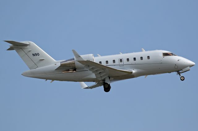 Challenger 604 N90