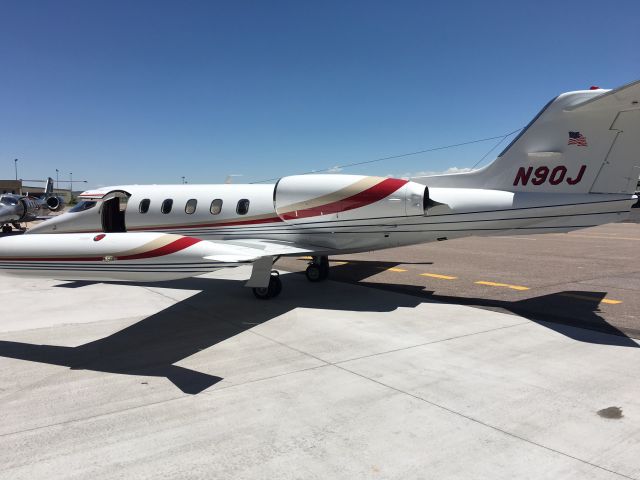 Lear 35 N90J